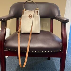 Tory Burch bucket bag crossbody. Tags are missing, but has never been used.
